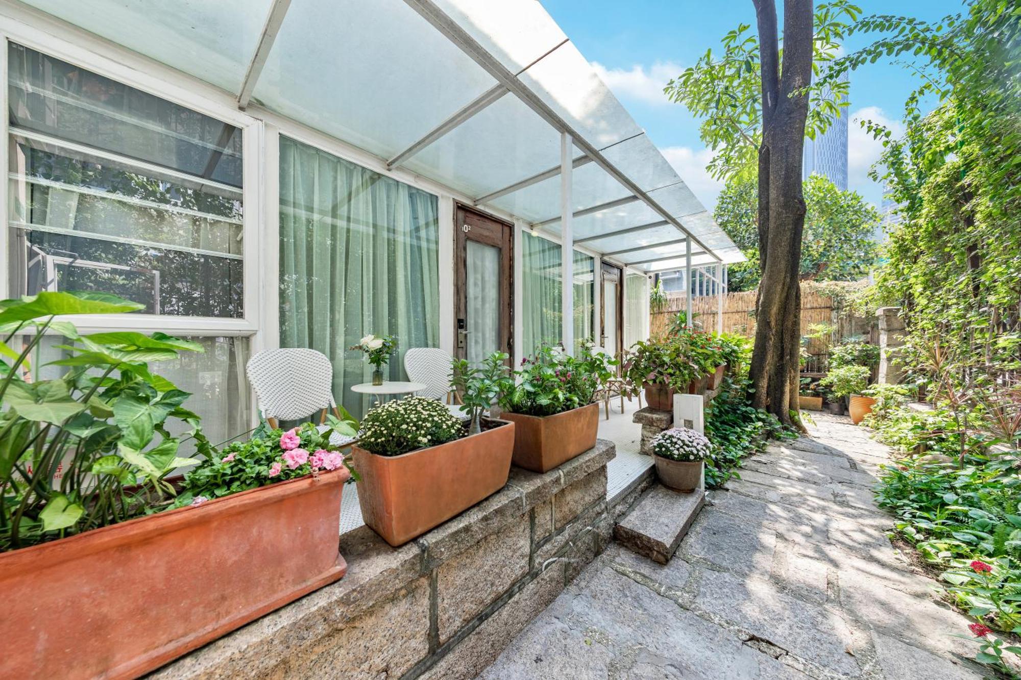 Shenzhen No'6 Garden Villa --French Window With Garden View,Close To Sea World &Shekou Ferry Port &K11 Ecoast &Subway Nearby ,Offer Western Food And Coffee &English Speaking With Tour Services Exteriér fotografie